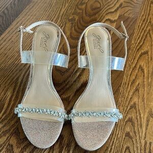 NWOT rose gold glitter heel with crystal toe. Size 9.5